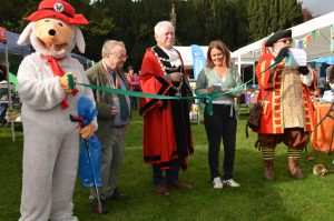 The opebing of the 2024 Festival showing MP Vikki Slade, the Town Mayor and Orinoco